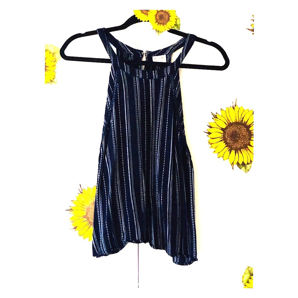 Very cute tank top, light and airy. ⭐️